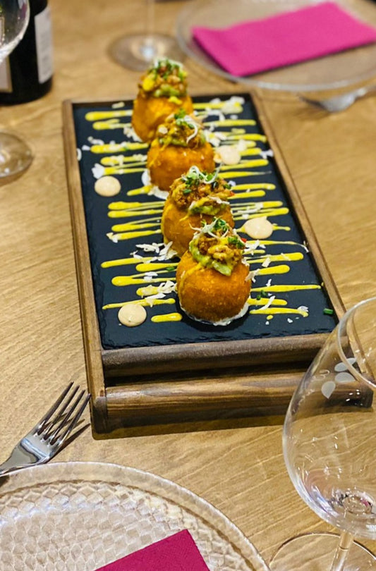 Soporte de Madera para Plato de Pizarra